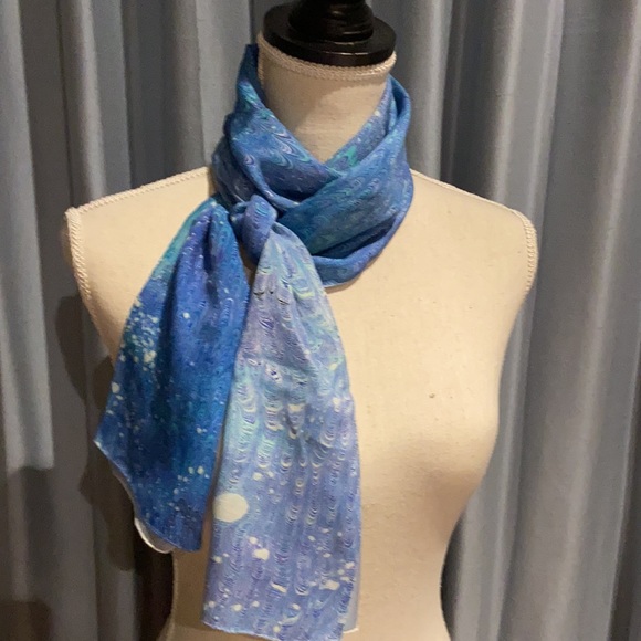 1988 Cosette Handmade marbled silk scarf, 56" x 11" Blue peacock pattern - Picture 4 of 16